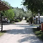 مكان تخييم Reno Village *